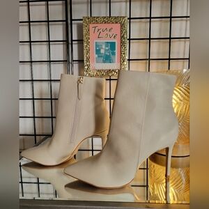 Shutz Sexy And Elegant Cream Heeled Ankle Boots